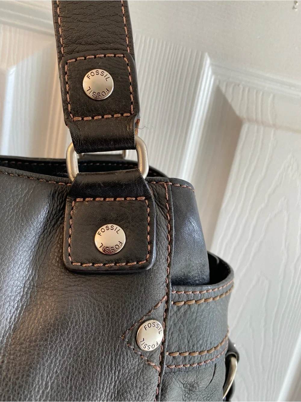 Vintage Fossil Satchel great condition clean interior medium size real leather